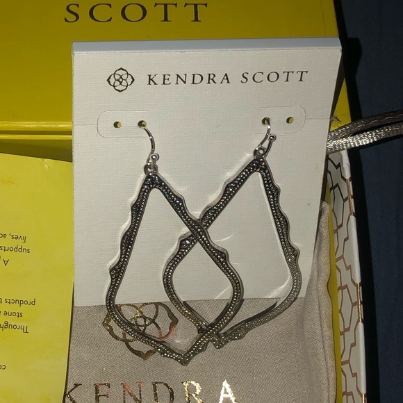 NWT Kendra Scott dangling earring rhodium - Picture 2 of 5
